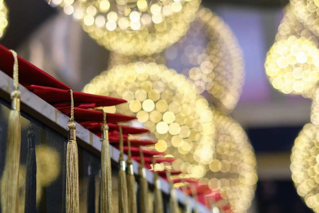 Toques lors d'une cérémonie de remise de diplôme